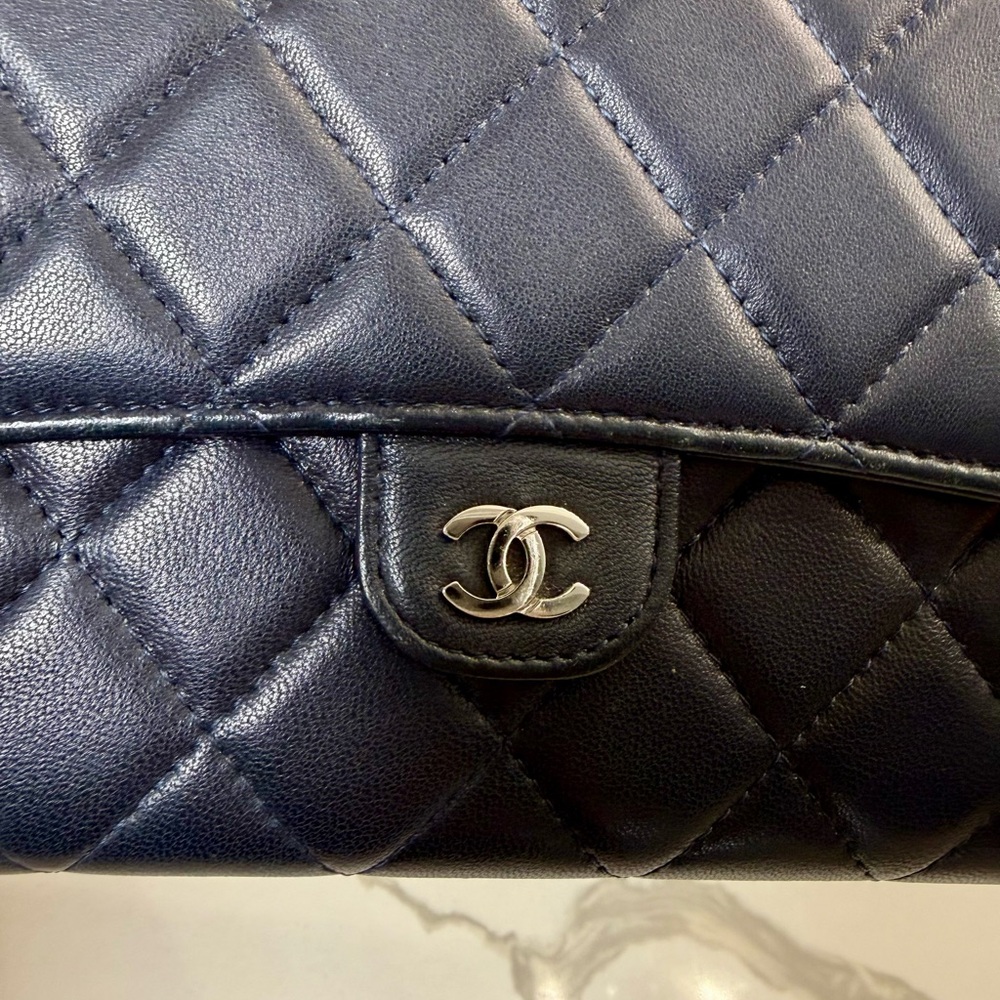 CHANEL Navy Blue Quilted Lambskin Classic Flap Wallet Silver CC - Picture 5 of 16